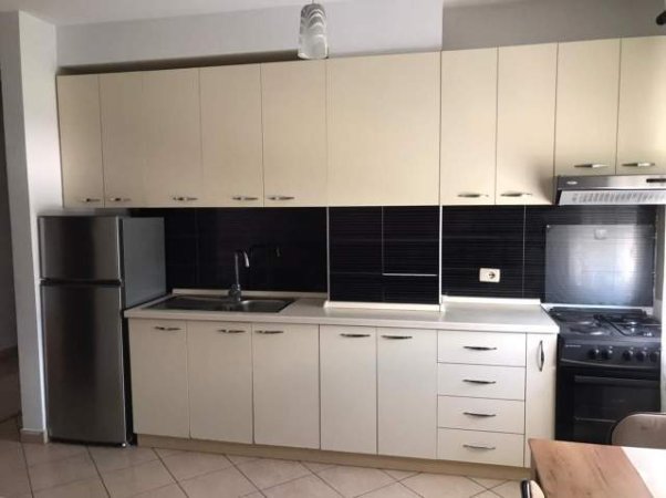 Tirane, jepet me qera apartament 1+1 Kati 4, 60 m² 400 Euro (Jordan Misja)