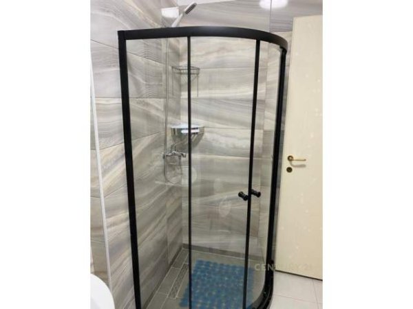 Tirane, jepet me qera apartament 70 m² 650 Euro (E kavajes)