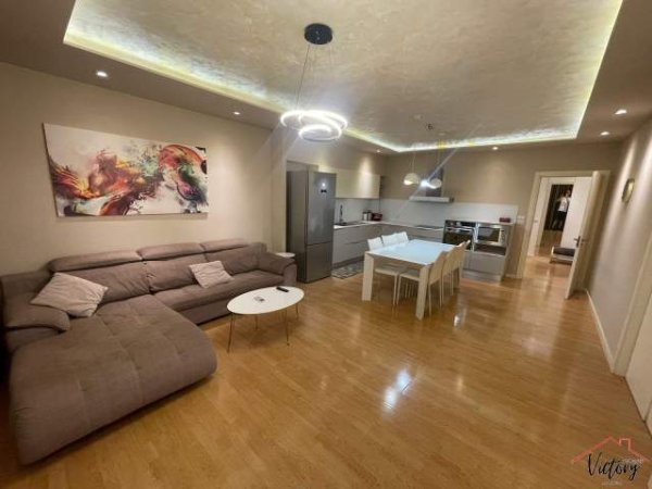 Tirane, jepet me qera apartament 2+1+BLK Kati 1, 200 m² 1.000 Euro (Komuna e Parisit, Tiranë)