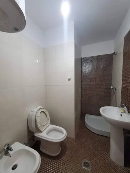 Tirane, jepet me qera apartament 2+1 Kati 4, 140 m² 300 Euro (Sotir Caci)