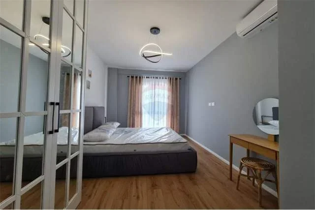 Tirane, jepet me qera apartament 2+1+A Kati 10, 93 m² 650 Euro