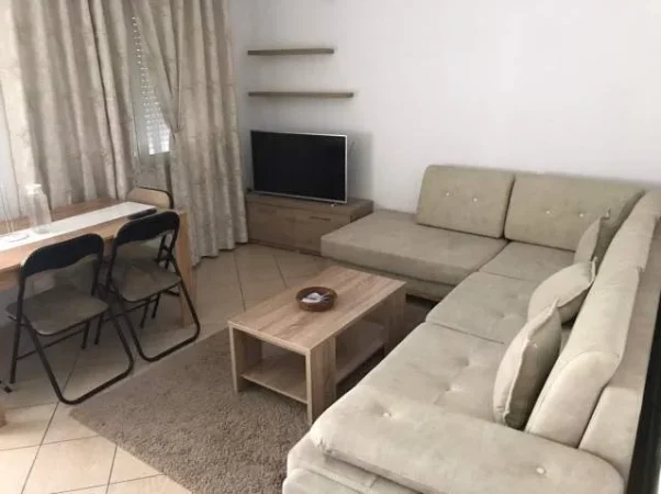Tirane, jepet me qera apartament 1+1+BLK Kati 4, 65 m² 400 Euro (jordan misja(gener2 ))