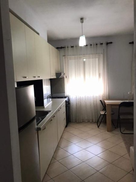 Tirane, jepet me qera apartament 1+1+BLK Kati 4, 65 m² 400 Euro (jordan misja(gener2 ))