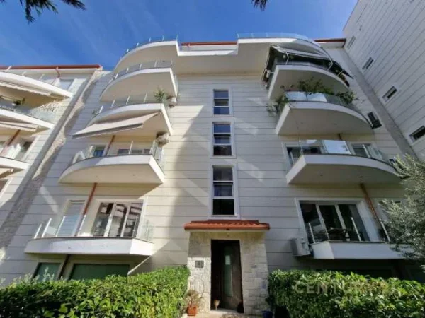 Tirane, jepet me qera apartament 2+1 70 m² 600 Euro