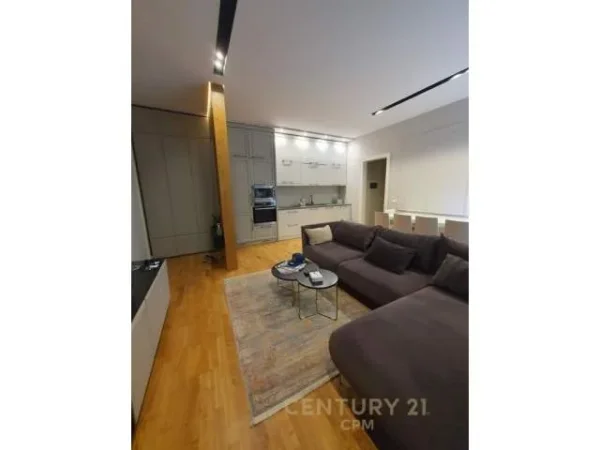 Tirane, jepet me qera apartament 2+1 70 m² 600 Euro