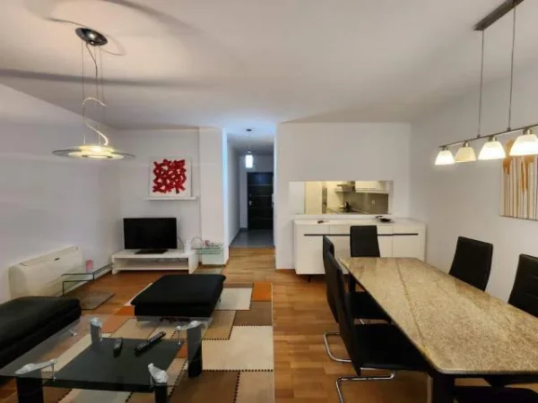 Tirane, jepet me qera apartament 2+1 110 m² 700 Euro (rezidenca Touch of the Sun)