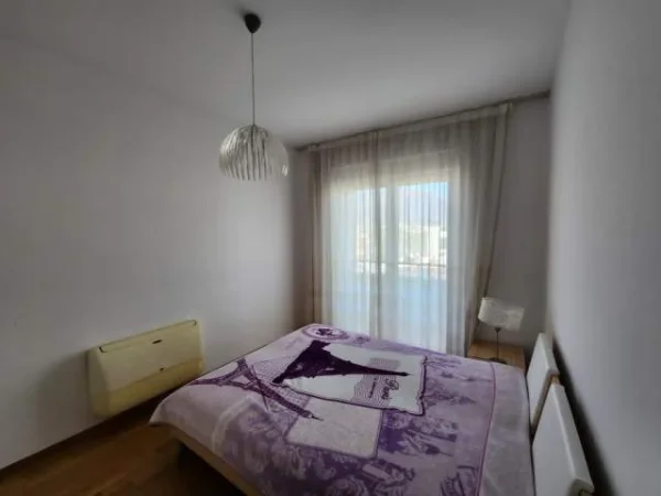 Tirane, jepet me qera apartament 2+1 110 m² 700 Euro (rezidenca Touch of the Sun)
