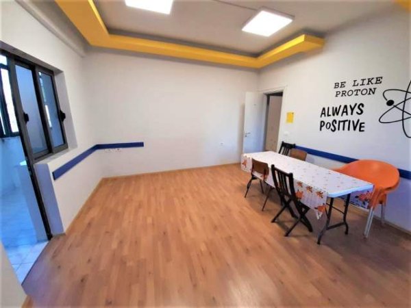 Tirane, jepet me qera zyre Kati 2, 110 m² 800 Euro (Rruga Bardhyl)