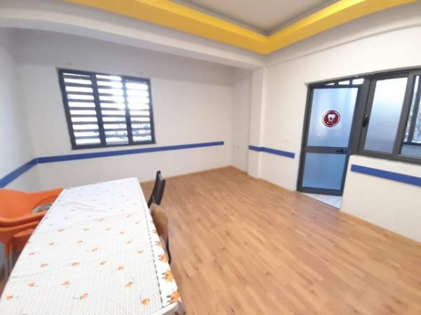 Tirane, jepet me qera zyre Kati 2, 110 m² 800 Euro (Rruga Bardhyl)