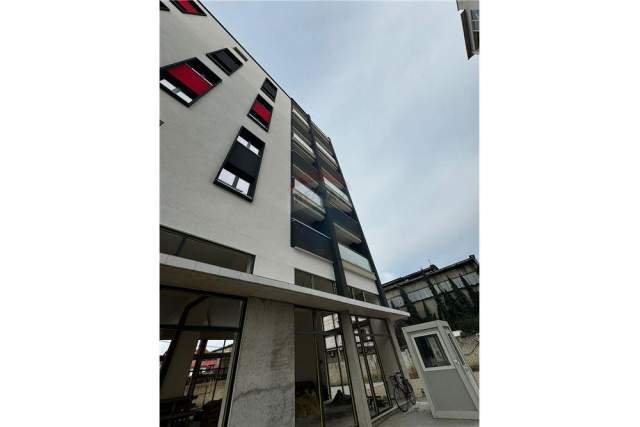 Tirane, shitet apartament 3+1 Kati 4, 130 m² 200.000 Euro