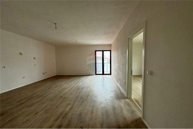 Tirane, shitet apartament 3+1 Kati 4, 130 m² 200.000 Euro