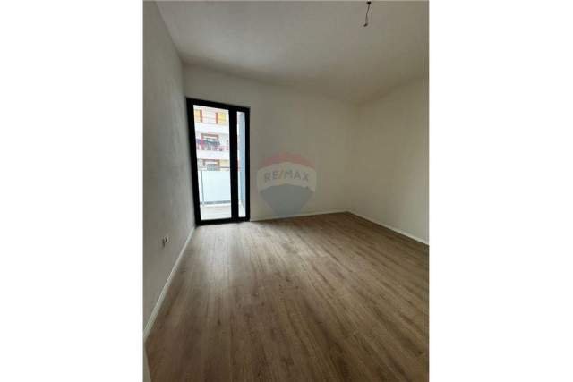 Tirane, shitet apartament 3+1 Kati 4, 130 m² 200.000 Euro