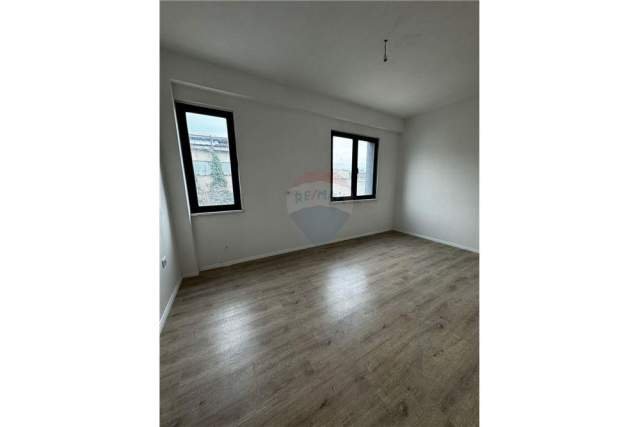 Tirane, shitet apartament 3+1 Kati 4, 130 m² 200.000 Euro