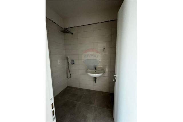 Tirane, shitet apartament 3+1 Kati 4, 130 m² 200.000 Euro