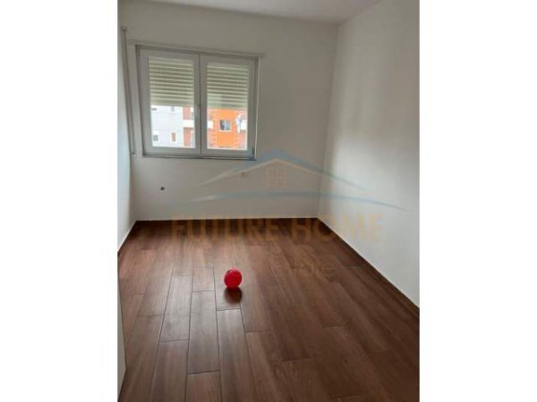 Tirane, jepet me qera apartament 2+1 Kati 9, 110 m² 420 Euro (UNAZA E RE)