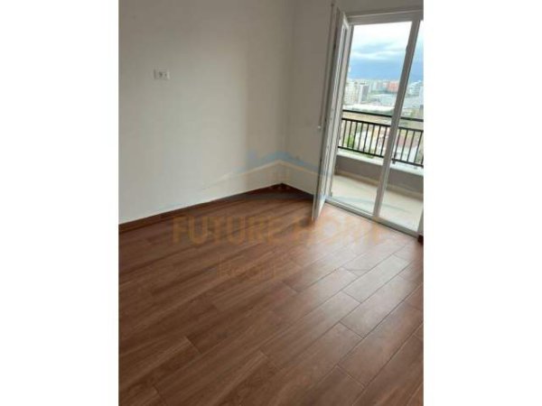 Tirane, jepet me qera apartament 2+1 Kati 9, 110 m² 420 Euro (UNAZA E RE)