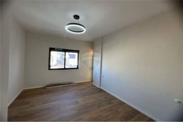 Tirane, shitet apartament 1+1+A Kati 4, 77 m² 88.000 Euro (Bulevardi Migjeni)