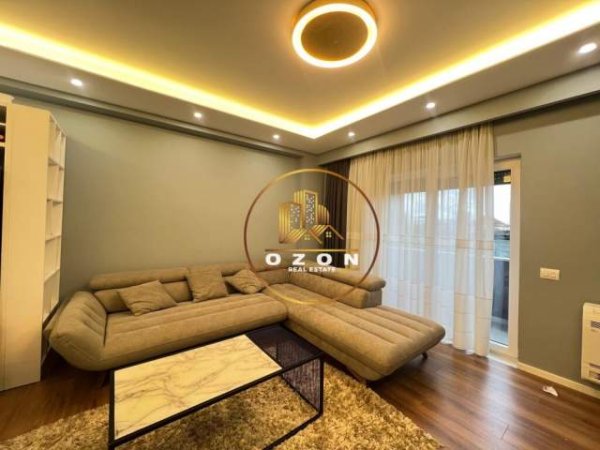 Tirane, jepet me qera apartament 2+1 900 Euro (Rruga Panorama)