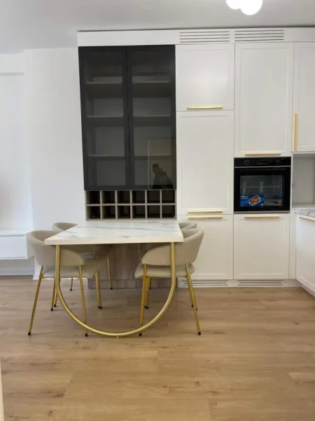 Tirane, jepet me qera apartament 1+1 60 m² 500 Euro