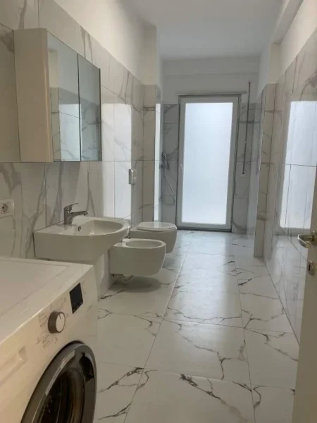 Tirane, jepet me qera apartament 1+1 60 m² 500 Euro