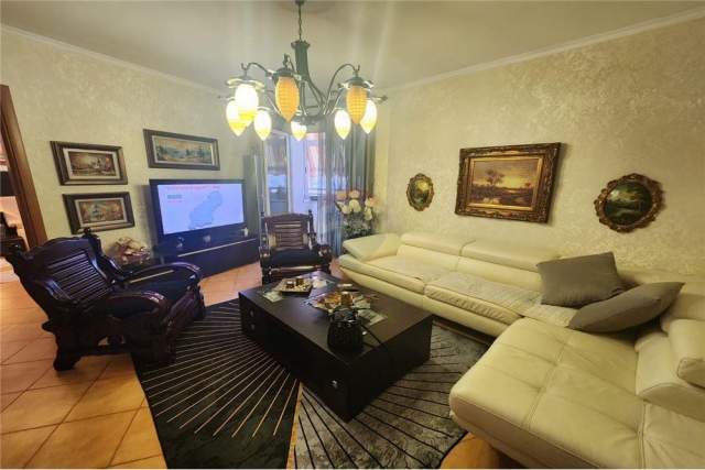 Tirane, jepet me qera apartament 1+1+A Kati 4, 75 m² 650 Euro (Air Albania Stadium)