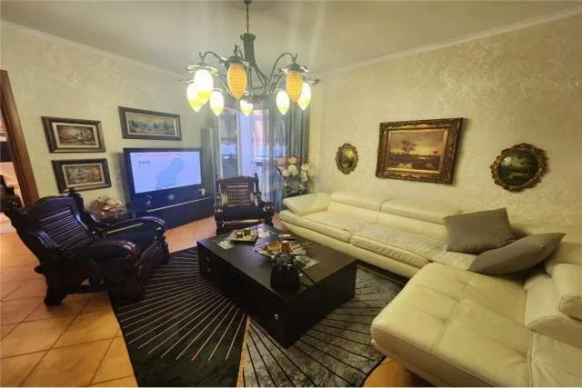 Tirane, jepet me qera apartament 1+1 Kati 4, 75 m² 650 Euro (Rruga e Elbasanit)