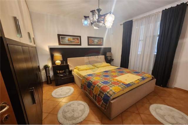 Tirane, jepet me qera apartament 1+1+A Kati 4, 75 m² 650 Euro (Air Albania Stadium)