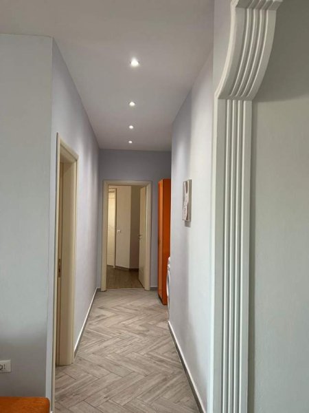 Tirane, jepet me qera apartament 2+1 Kati 8, 95 m² 500 Euro (astir)