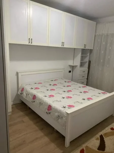 Tirane, jepet me qera apartament 1+1+BLK Kati 3, 45.000 Leke (Bill Klinton)