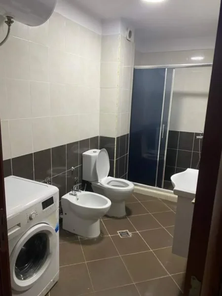 Tirane, jepet me qera apartament 1+1+BLK Kati 3, 45.000 Leke (Bill Klinton)