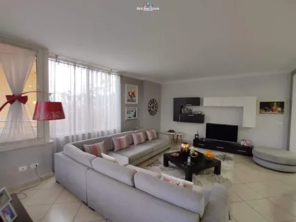 Tirane, jepet me qera apartament 2+1+BLK Kati 6, 138 m² 850 Euro (Ish Ekspozita)