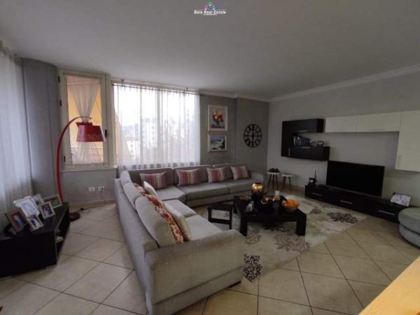 Tirane, jepet me qera apartament 2+1+BLK Kati 6, 138 m² 800 Euro (Ish Ekspozita)