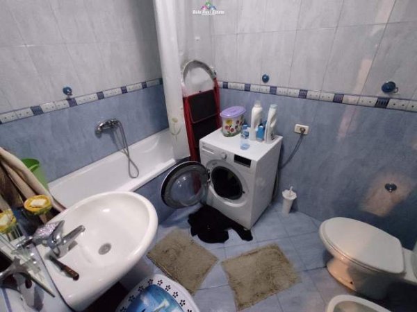 Tirane, jepet me qera apartament 2+1+BLK Kati 6, 138 m² 800 Euro (Ish Ekspozita)