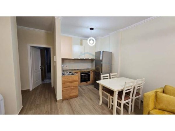 Tirane, jepet me qera apartament 2+1 Kati 7, 550 Euro (Don Bosko, Tirane)