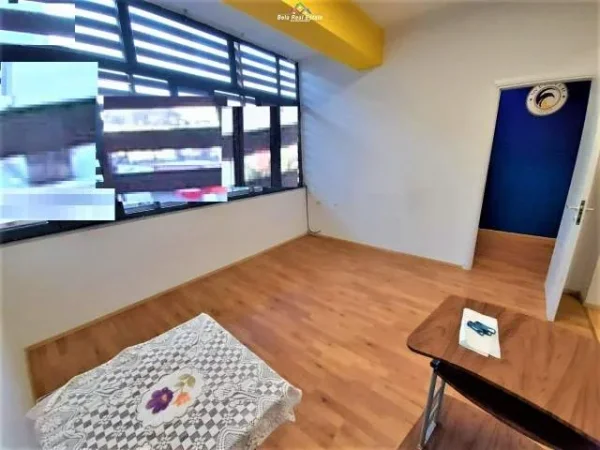 Tirane, jepet me qera zyre Kati 2, 110 m² 800 Euro (Brryli)