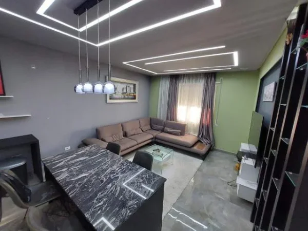 Tirane, jepet me qera apartament Kati 7, 82 m² 650 Euro (astir)