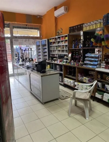 Tirane, jepet me qera dyqan Kati 0, 43 m² 115.000 Euro (laprak)