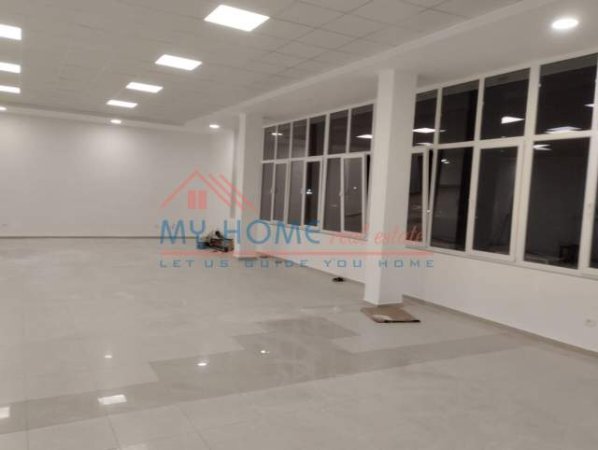 Tirane, jepet me qera dyqan Kati 2, 260 m² 1.300 Euro (Qytet Studenti)