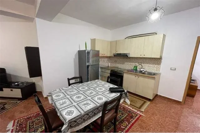 Tirane, jepet me qera apartament 1+1 Kati 1, 70 m² 450 Euro