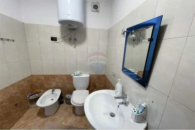 Tirane, jepet me qera apartament 1+1 Kati 1, 70 m² 450 Euro