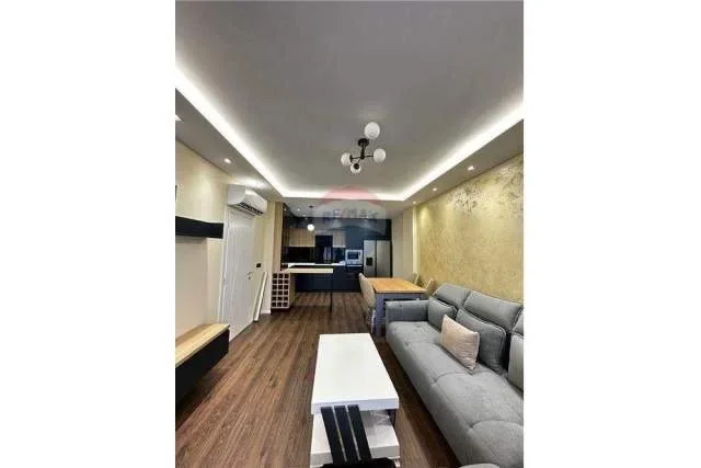Tirane, jepet me qera apartament 1+1 Kati 5, 68 m² 550 Euro
