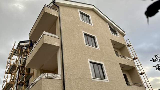 Tirane, jepet me qera Vile Kati 4, 600 m² 3.000 Euro (Ali Demi te Ish Markata e Vjeter)