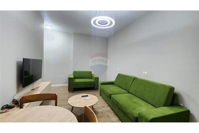 Tirane, jepet me qera apartament 1+1 Kati 3, 40 m² 400 Euro