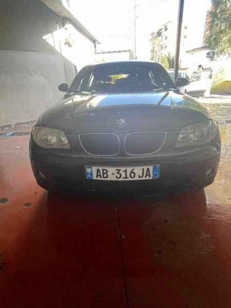 Tirane, shitet makine BMW 118D, Nafte, Viti 2006 me baxho - 2'800 Euro