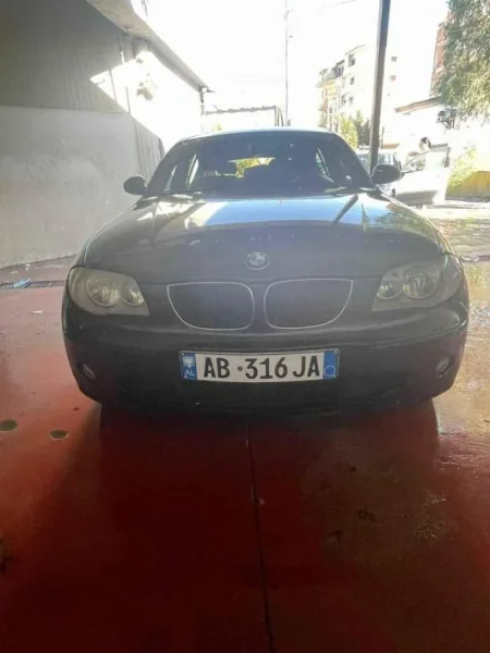 Tirane, shitet makine BMW 118D, Nafte, Viti 2006 me baxho - 2'800 Euro