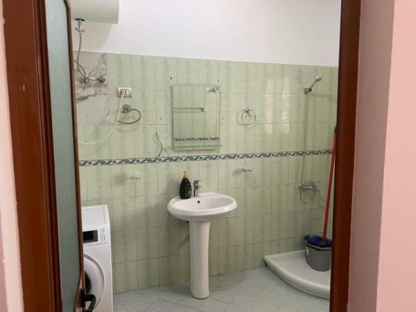 Tirane, jepet me qera Vile 2+1 Kati 1, 103 m² 420 Euro (Materniteti i ri)