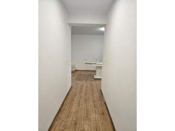 Tirane, jepet me qera ambjent biznesi Kati 2, 75 m² 700 Euro (Muhamet gjollesha)