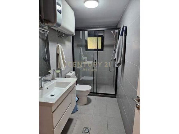 Tirane, jepet me qera ambjent biznesi Kati 2, 75 m² 700 Euro (Muhamet gjollesha)