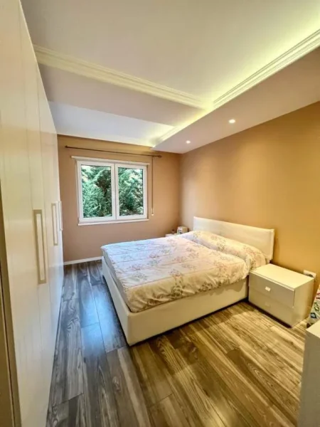 Tirane, jepet me qera apartament 1+1 85 m² 800 Euro (Rruga e Vilave,Lunder)