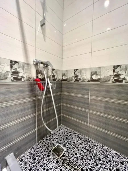 Tirane, jepet me qera apartament 1+1 85 m² 800 Euro (Rruga e Vilave,Lunder)